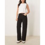 Bild von ASOS DESIGN – Jeans in Schwarz mit Saumaufschlag Schwarz 36