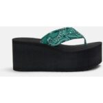 Bild von Pull&Bear Keilsandalen Mit Detail – Schwarz – female – Size: 38